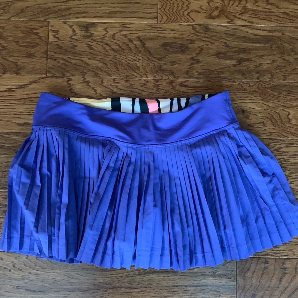 Lululemon athletica skirt with spandex.